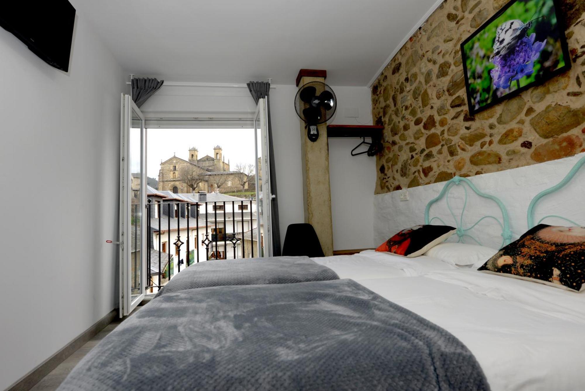 Hostel El Campano บียาฟรันกา เดล เบียร์โซ ภายนอก รูปภาพ