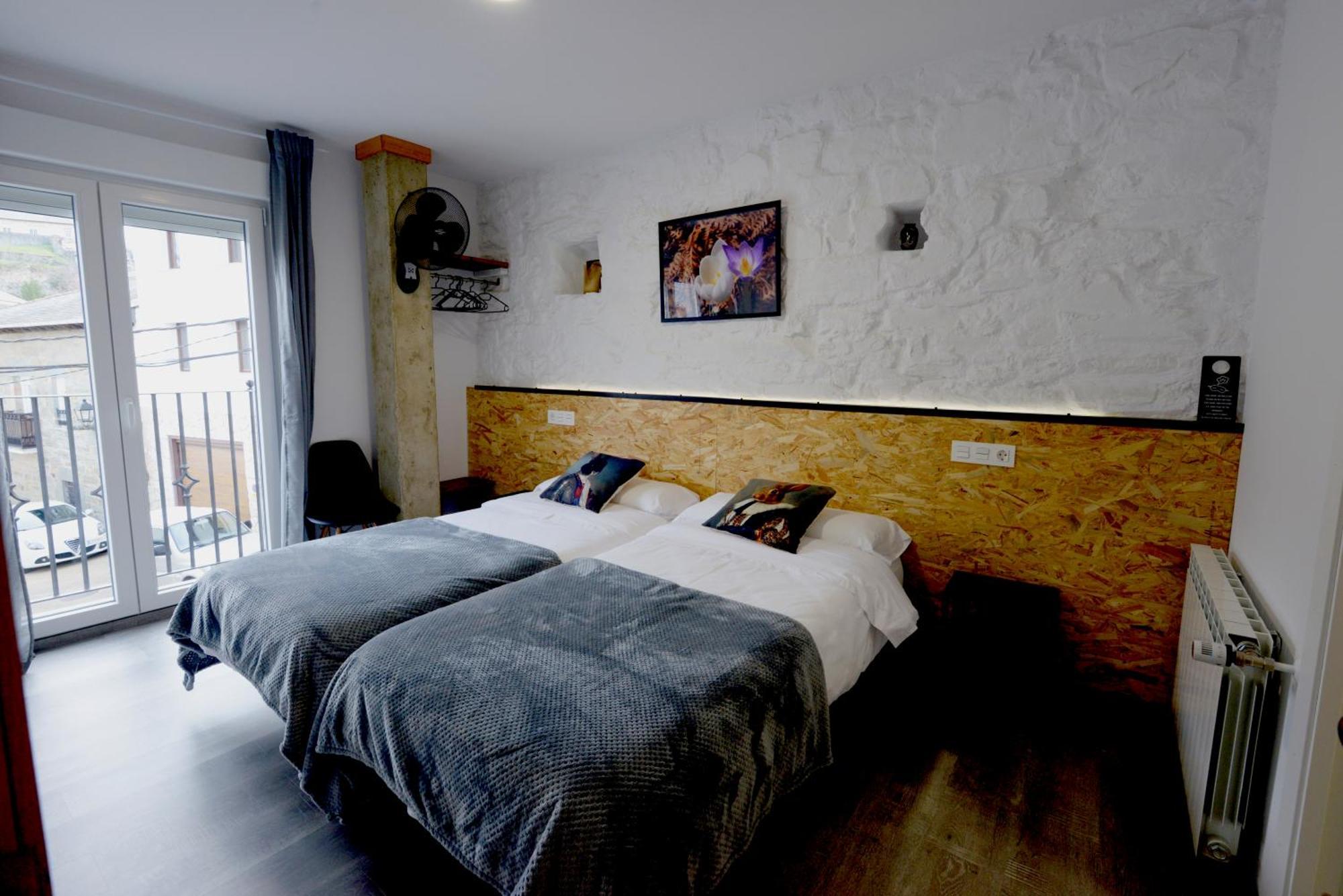 Hostel El Campano บียาฟรันกา เดล เบียร์โซ ภายนอก รูปภาพ